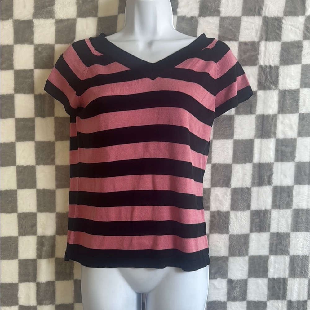 Avolio XL V Neck Black and White Short Sleeve Tee Shirt